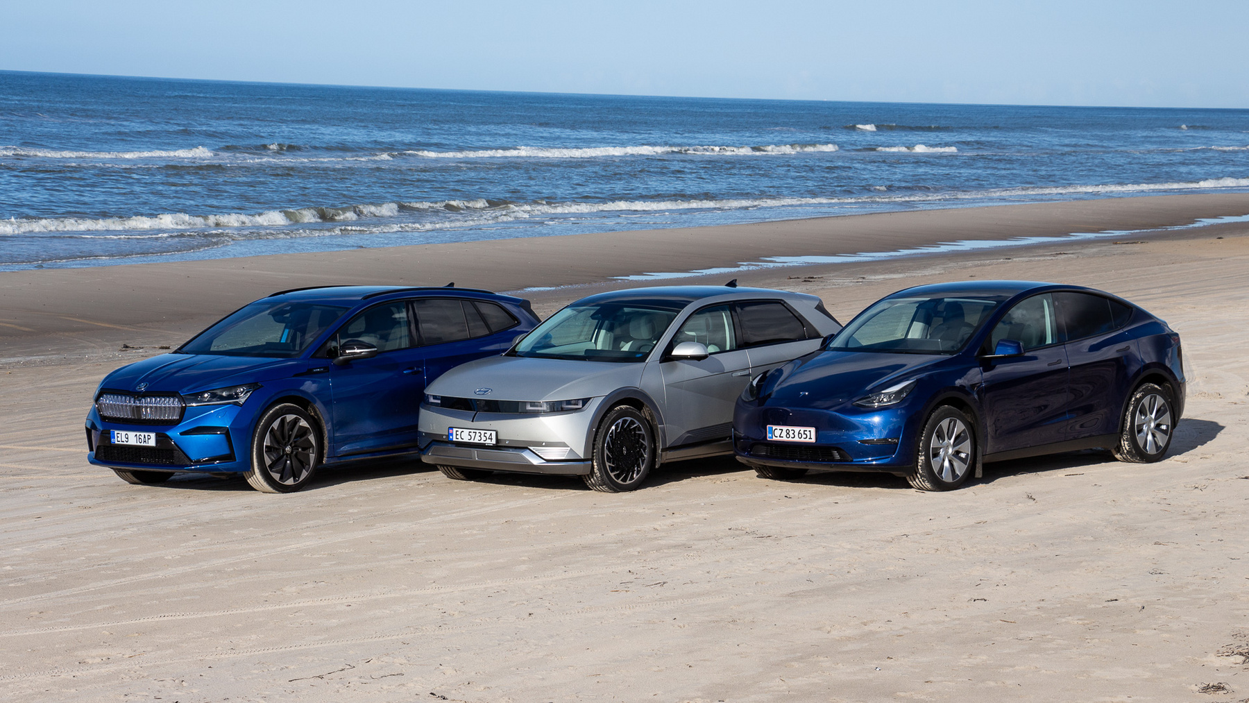 Balról jobbra: Tesla 854 liter+117 elöl, Skoda 585 liter, Hyundai 527 liter+27 elöl