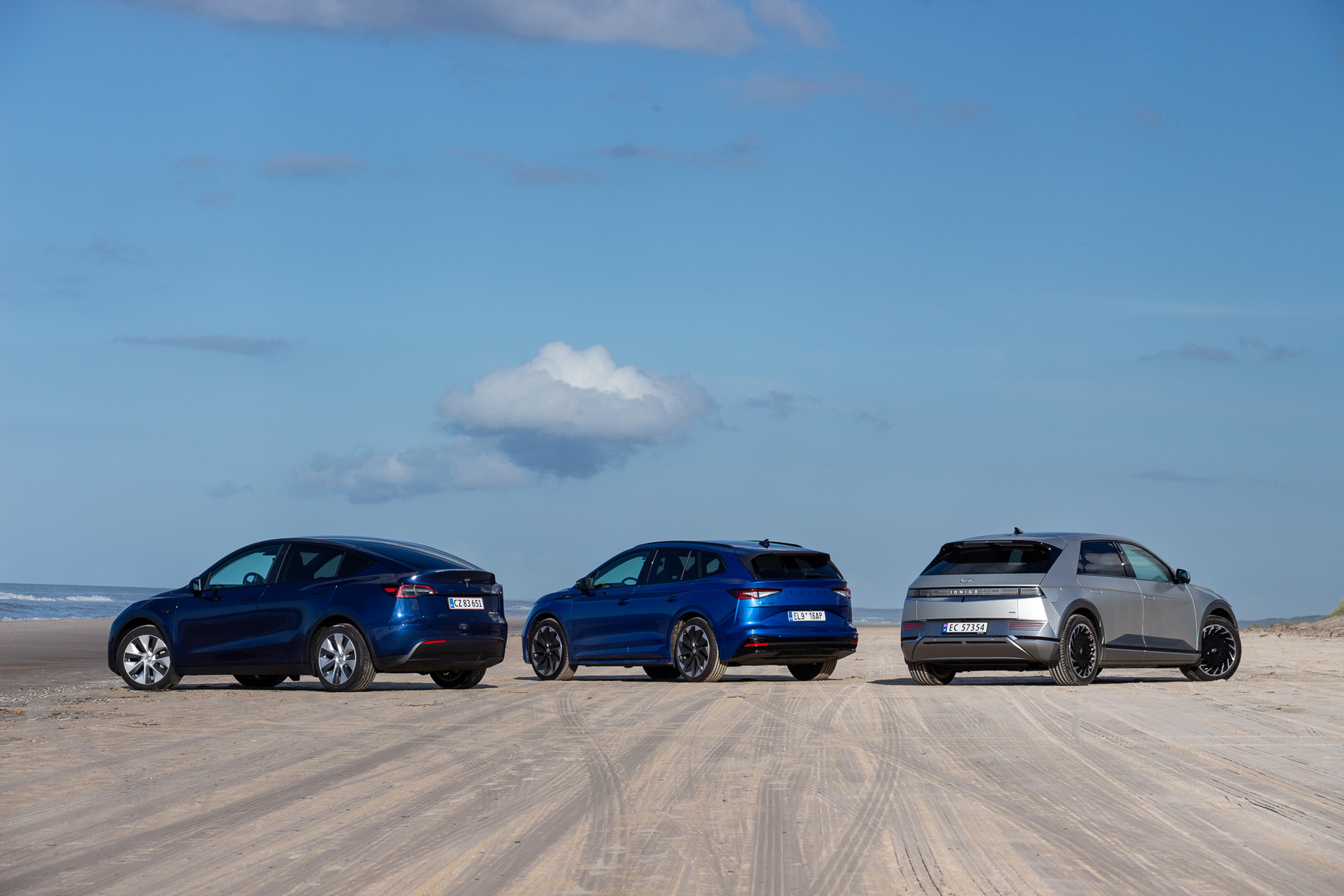 Balról jobbra: Tesla 854 liter+117 elöl, Skoda 585 liter, Hyundai 527 liter+27 elöl