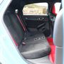 Hátul bőven akad hely, de vörös ülés már nem jutott, és feketéből is csak kettő. A sima Civic 5 személyes, a Type R 4. Tudja valaki, hogy miért?? 