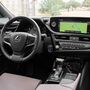 Kicsit barkácsabb elektronikus visszapillantó megoldás a Lexus ES 300h-ban