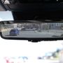 Elektronikus középső visszapillantó tükör a Lexus NX-ben. Nagy a látómezeje, ami jó, de a kép fátyolos és nem túl éles