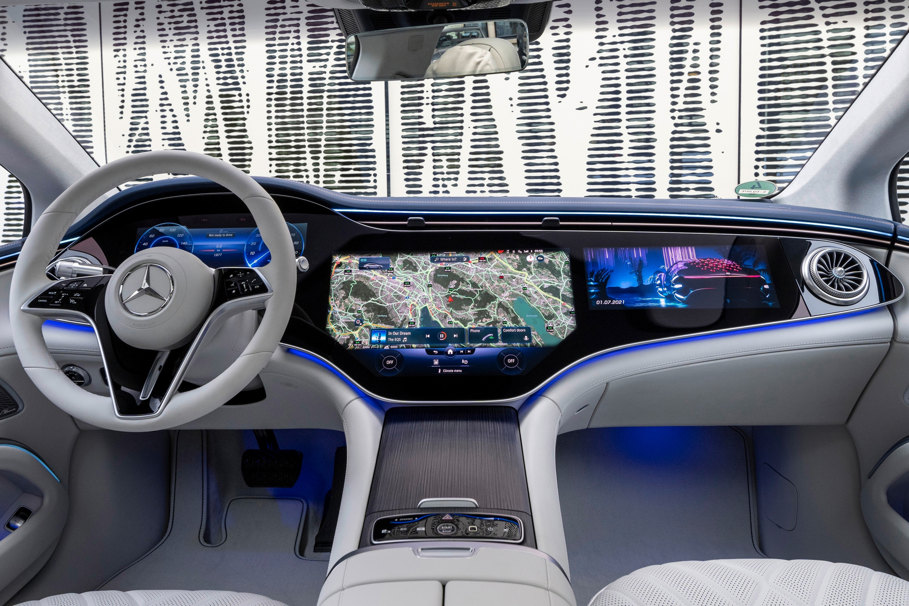 A jelenlegi tesla Model S-sel ellentétben az újban már vízszintes tájolású a központi érintőképernyő. Szórakoztatási célra ez a jobb, navigációra és kezelőfelületként a függőleges lenne. És, ha elfordíthatóra csinálnák?